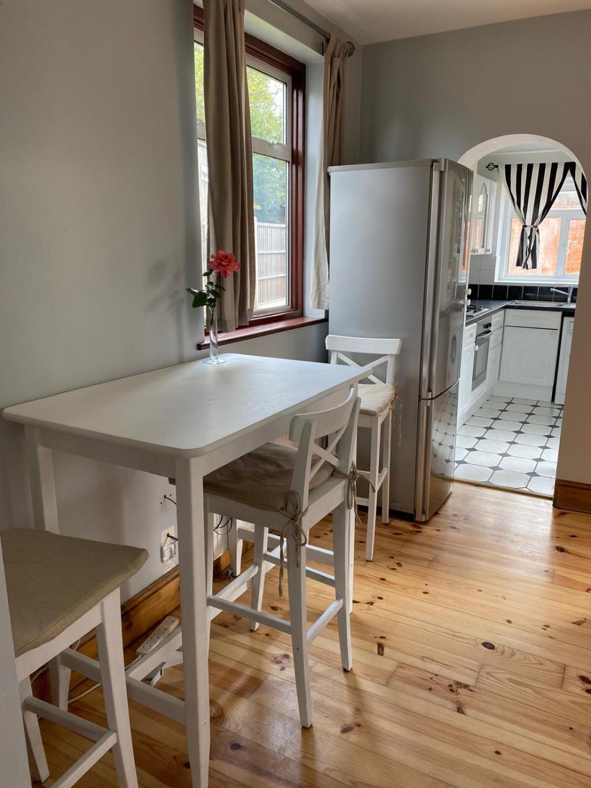 Lovely Rooms In West London Northolt  Экстерьер фото