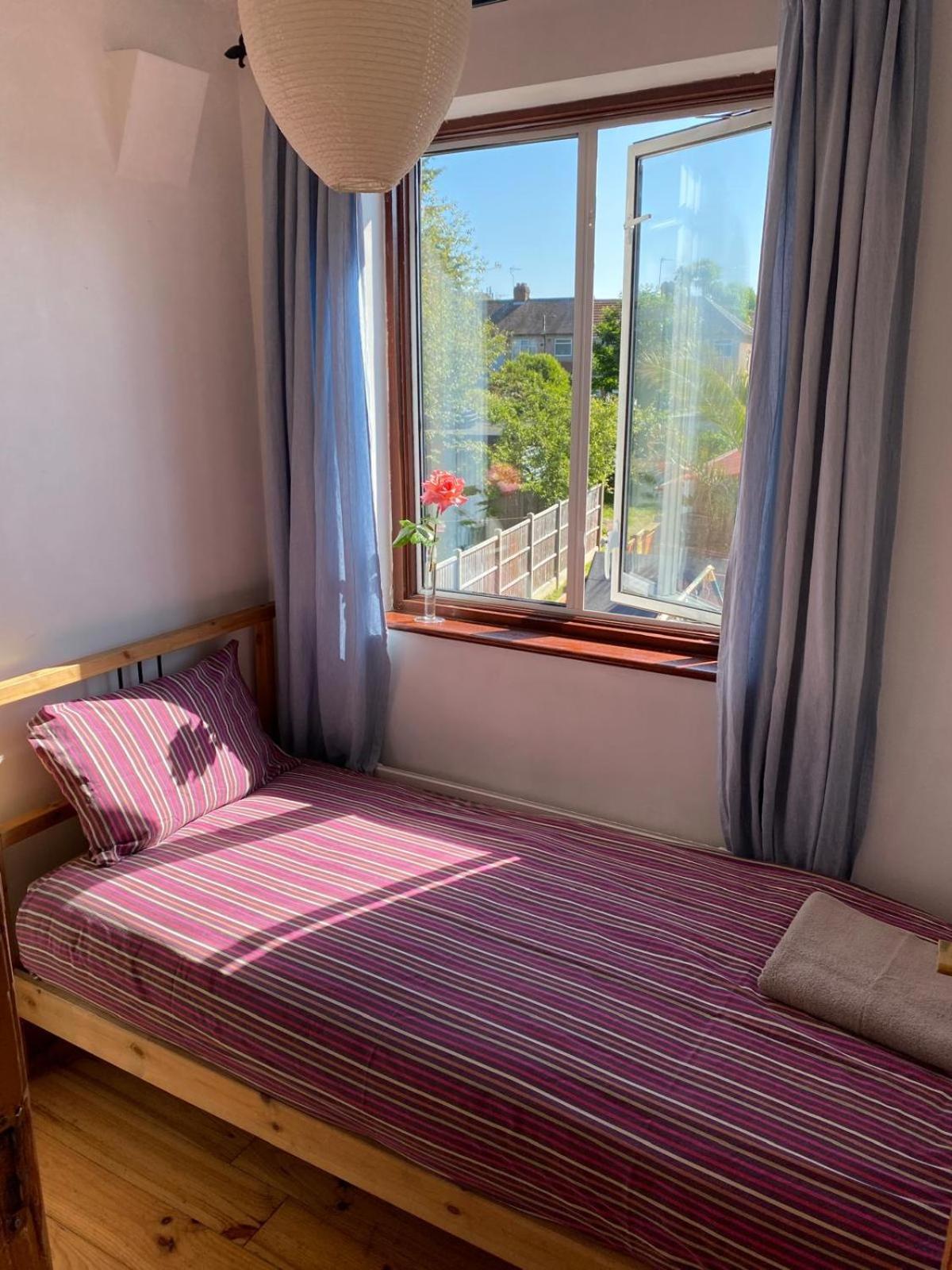 Lovely Rooms In West London Northolt  Экстерьер фото