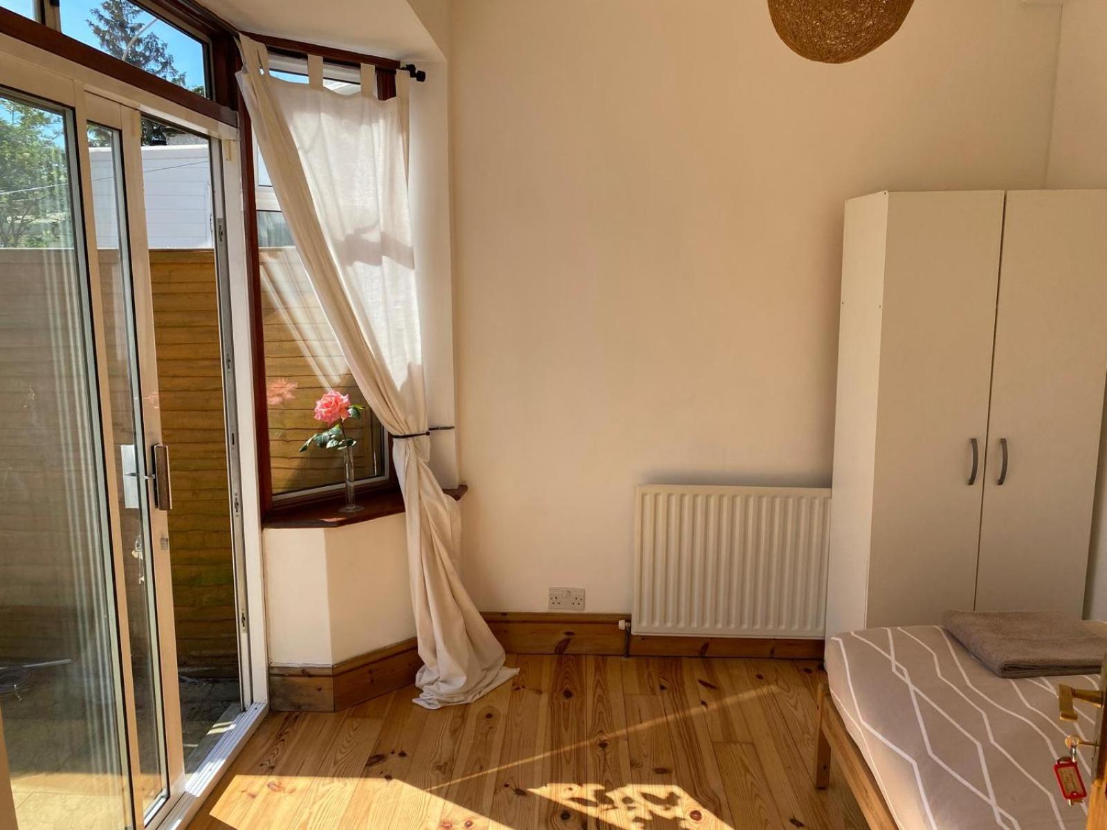 Lovely Rooms In West London Northolt  Экстерьер фото
