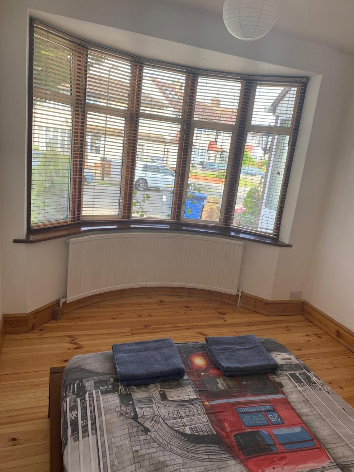 Lovely Rooms In West London Northolt  Экстерьер фото