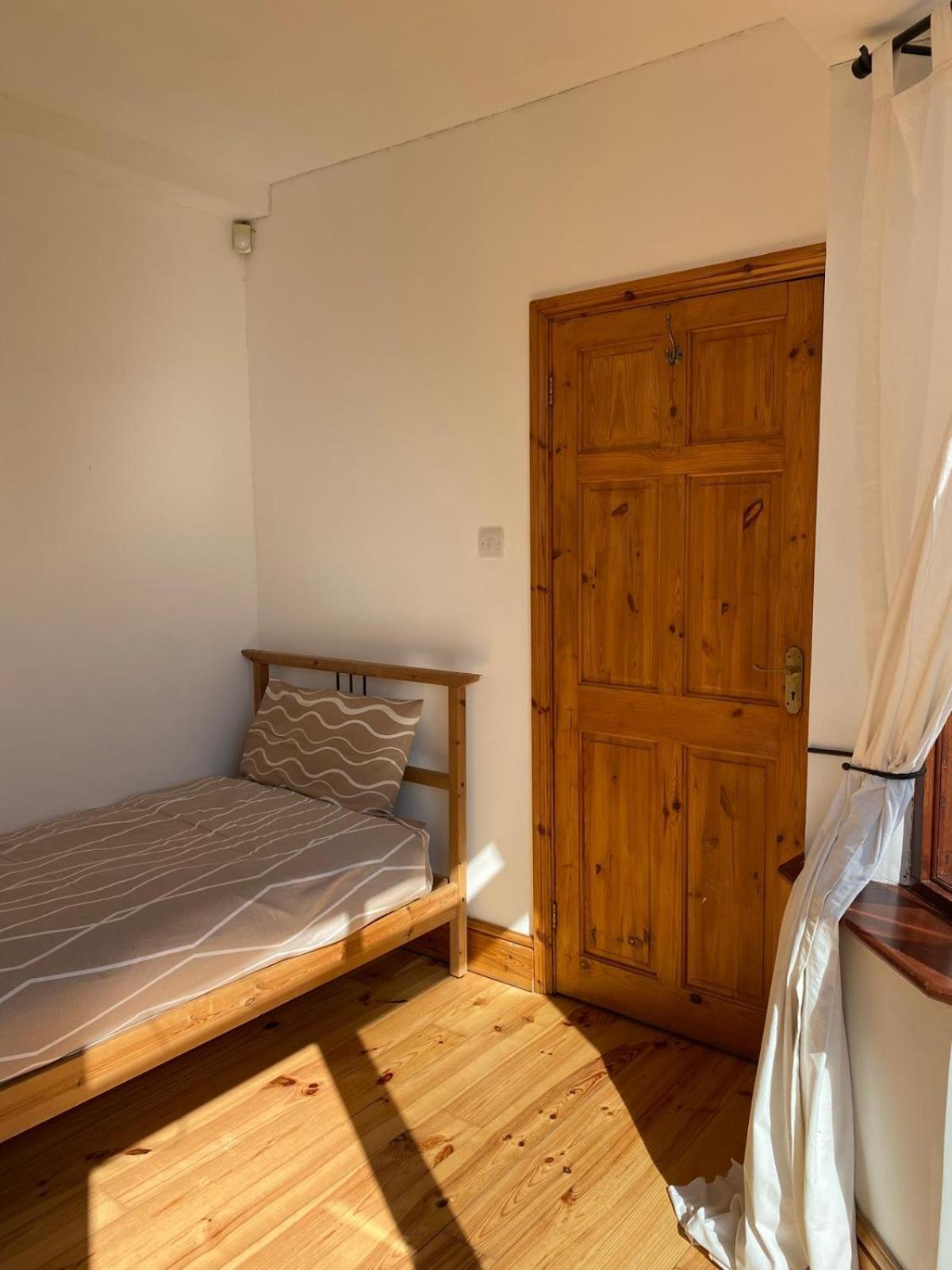 Lovely Rooms In West London Northolt  Экстерьер фото